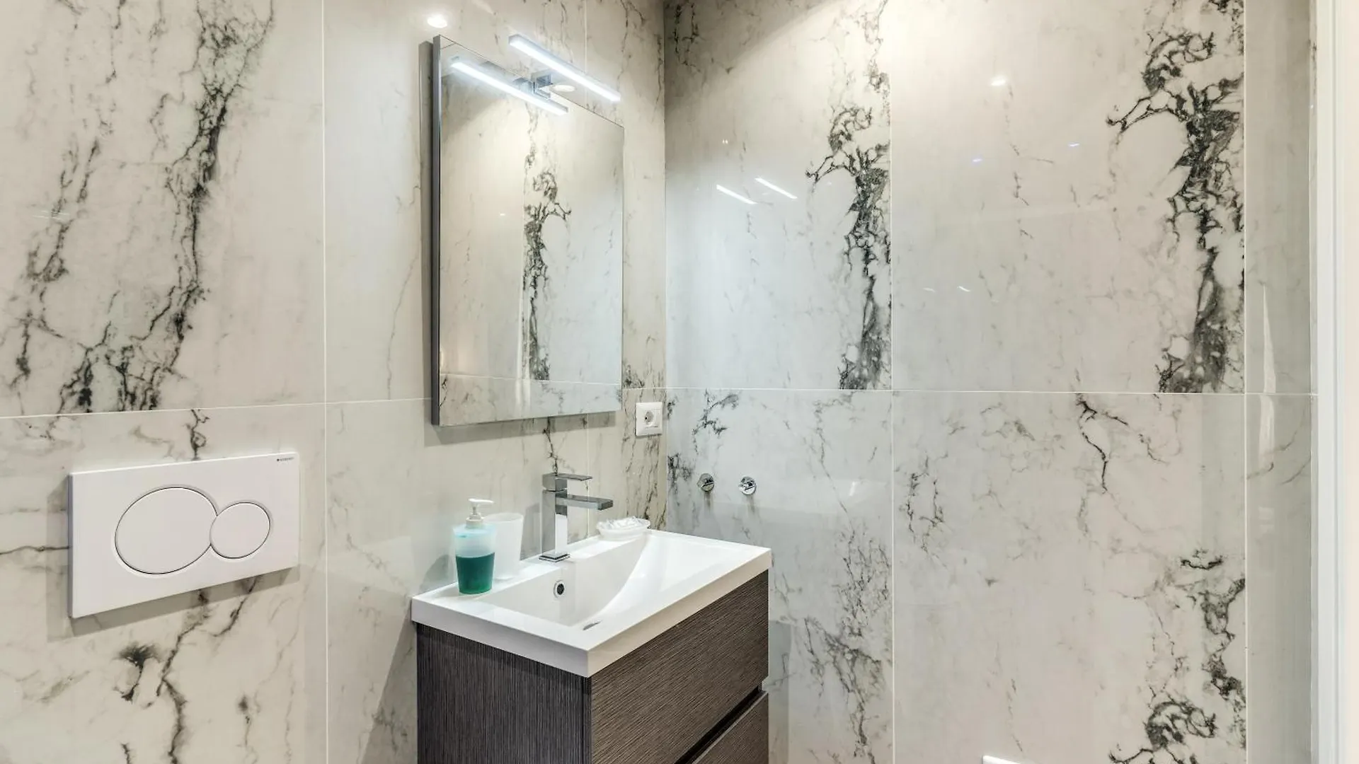 A Touch Of Rome Guesthouse Italy