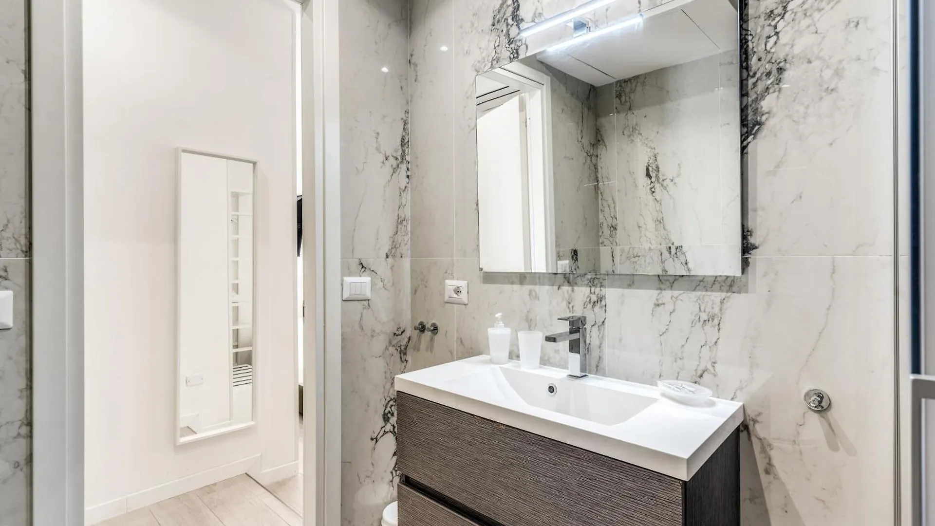 A Touch Of Rome Guesthouse Italy