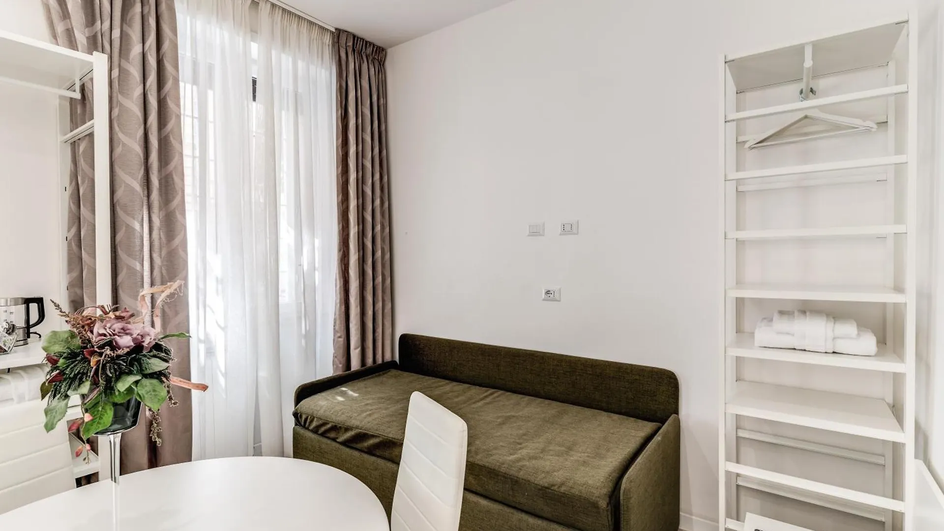 A Touch Of Rome Guesthouse Italy